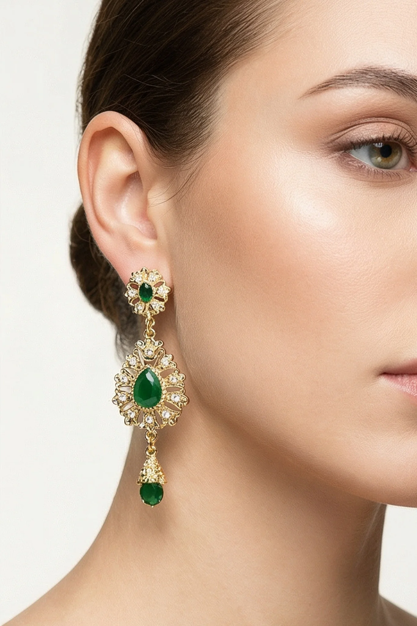 Darkgreen Ara Earrings