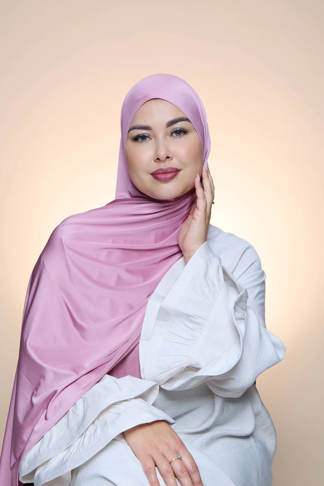 Hijab Premium Satin Mae Amaranth pink - Image 2
