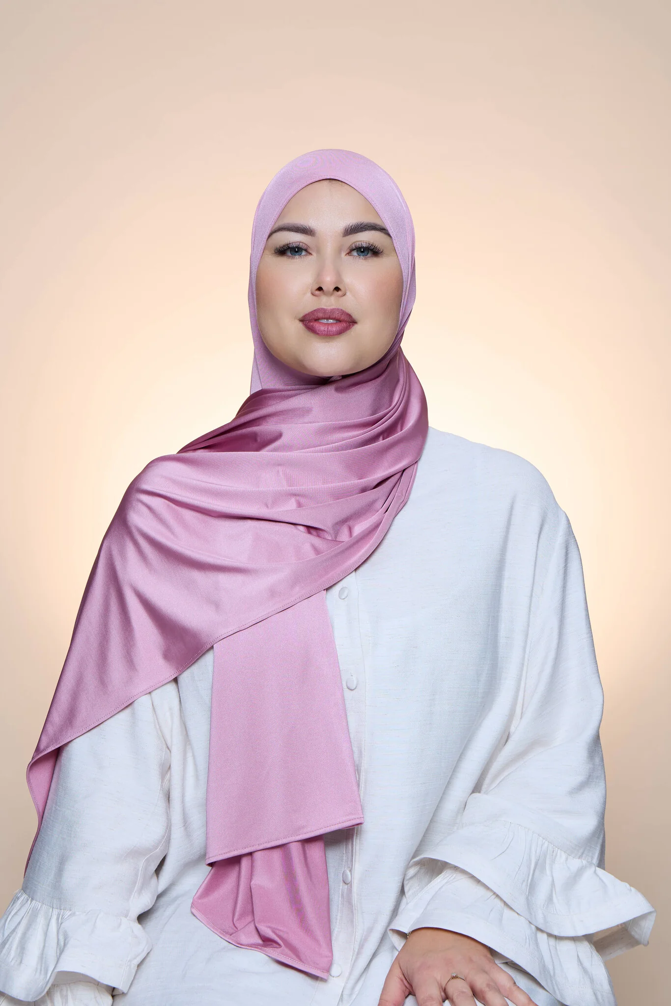 Hijab Premium Satin Mae Amaranth pink - Image 3