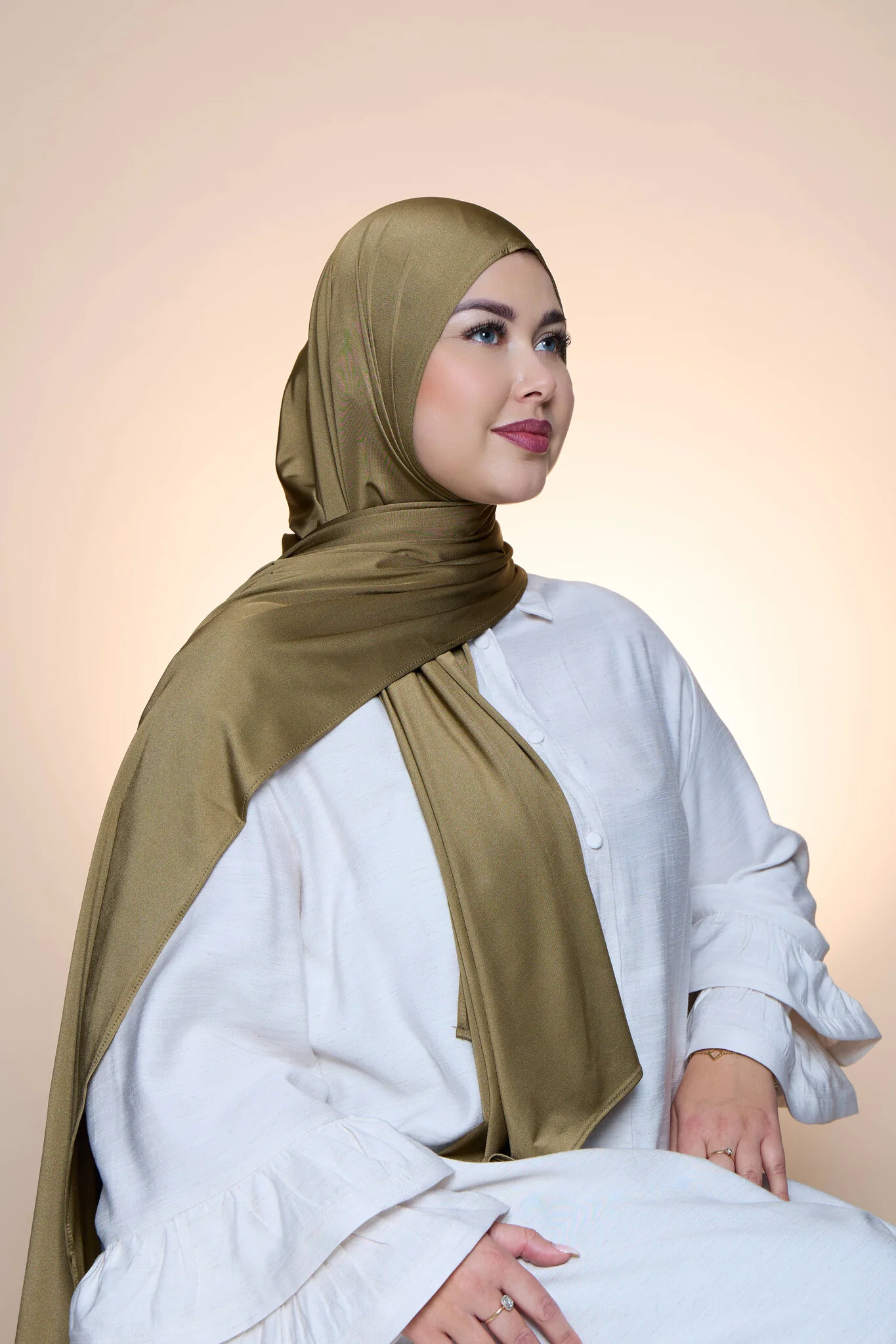 Hijab Premium Satin Mae Kaki - Image 2