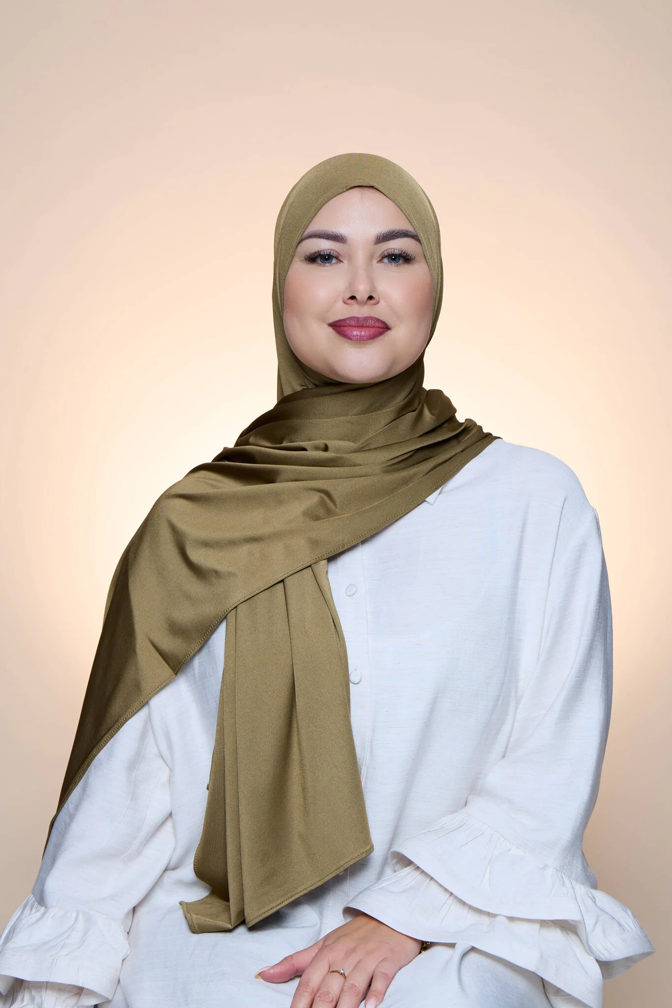 Hijab Premium Satin Mae Kaki - Image 3