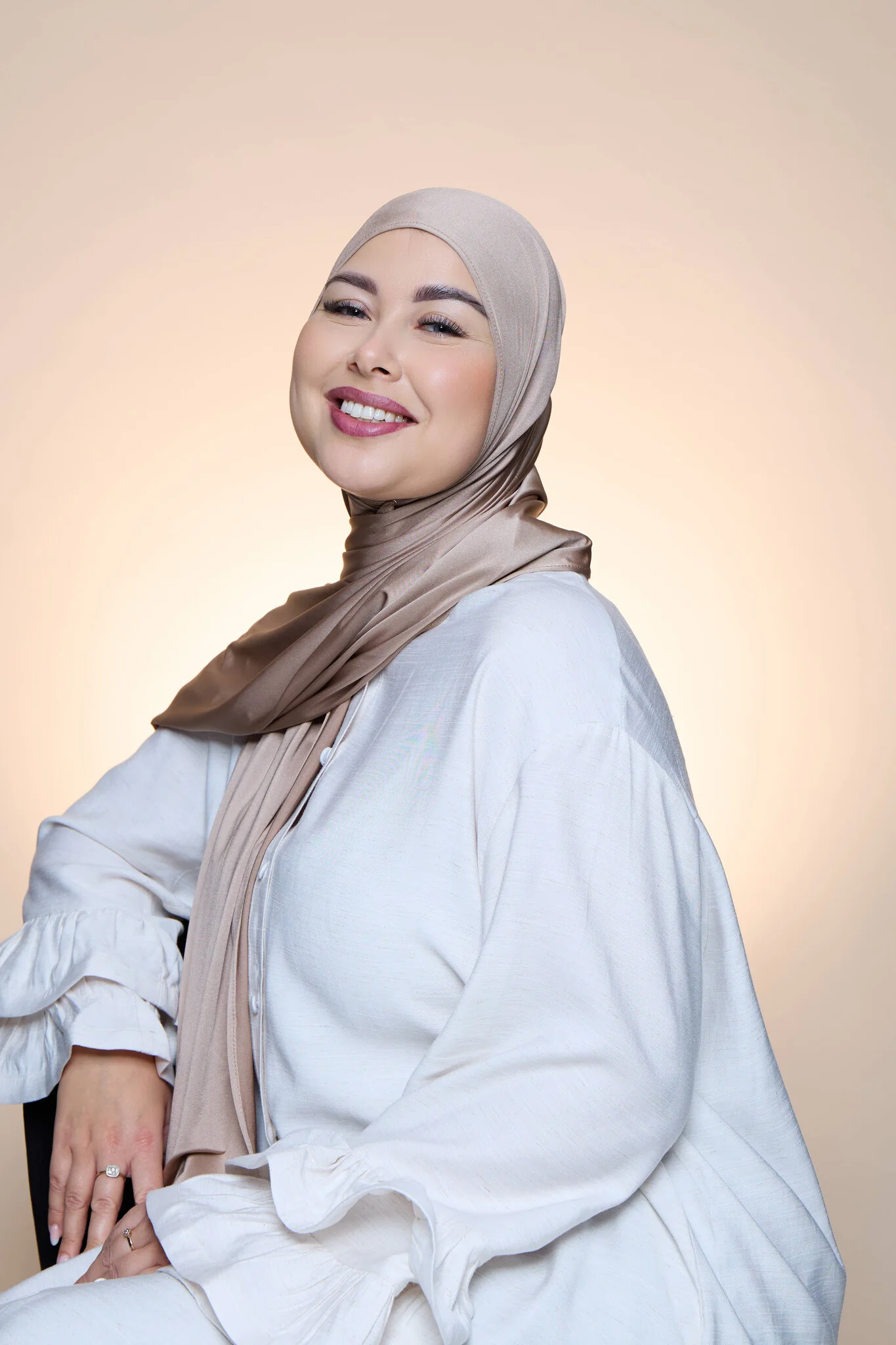 Hijab Premium Satin Mae Smoke Gray - Image 3
