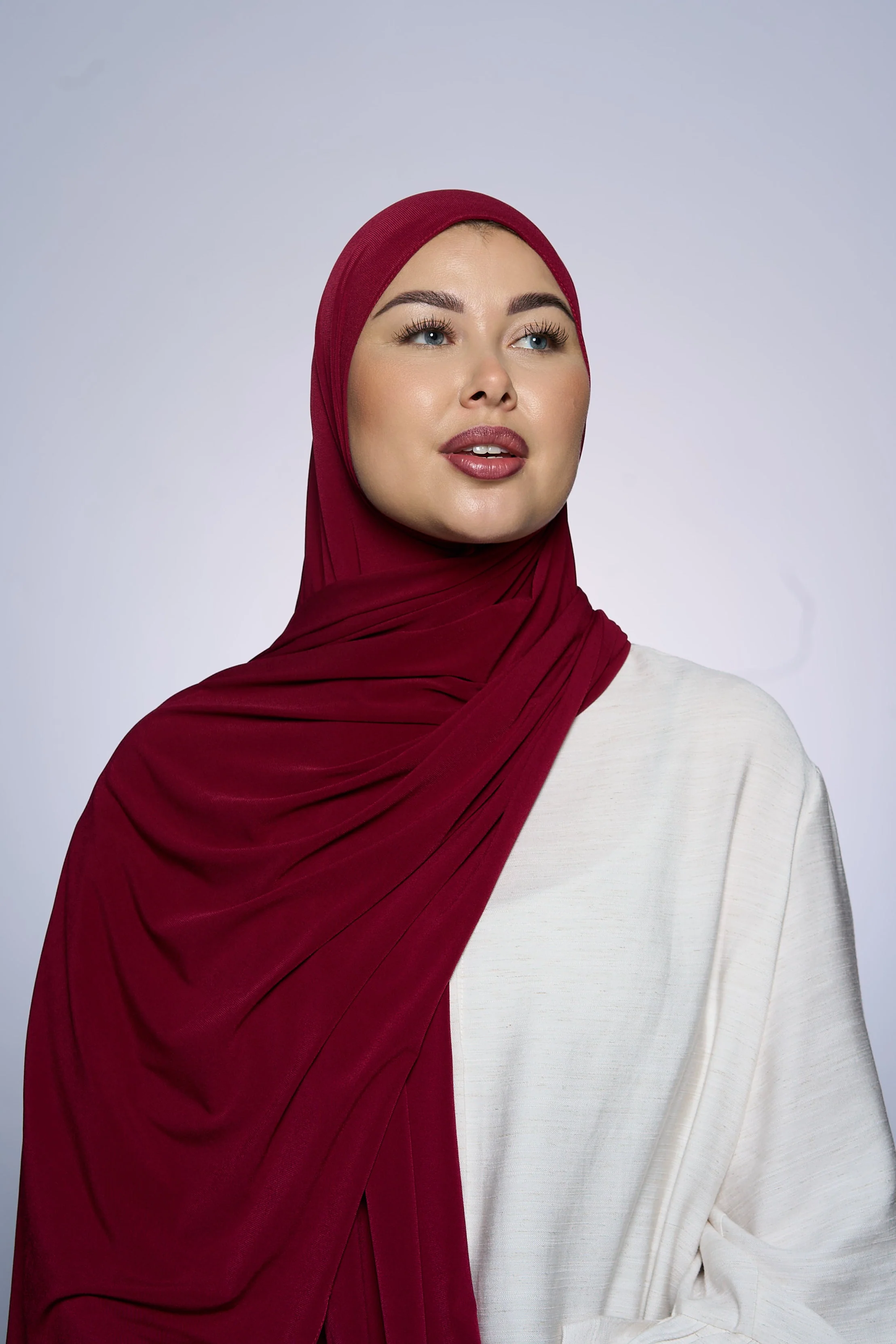 Premium Jersey Hijab Fin - Bordeaux - Image 2